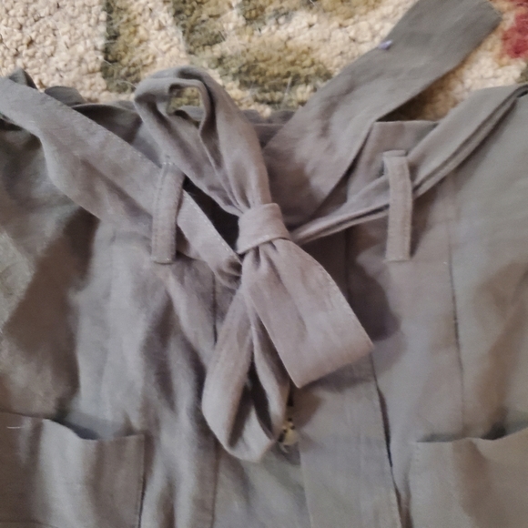 Olive button mini skirt with a tie - Picture 4 of 4